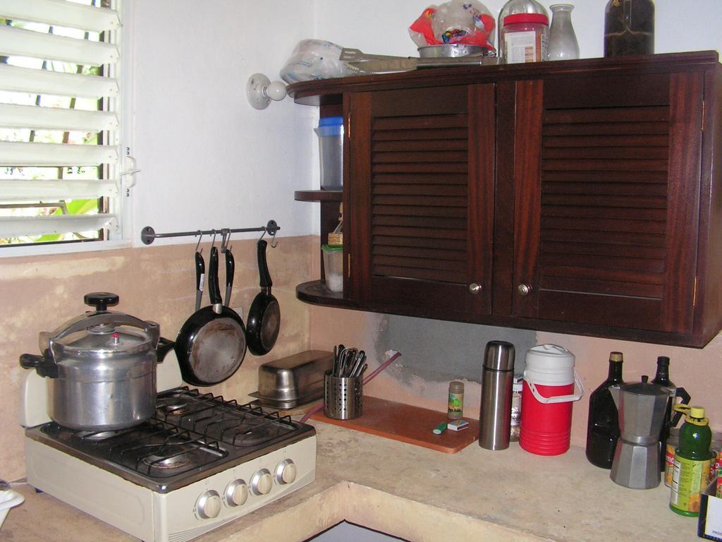 Conrado'S Guesthouse B&B Las Avispas Стая снимка